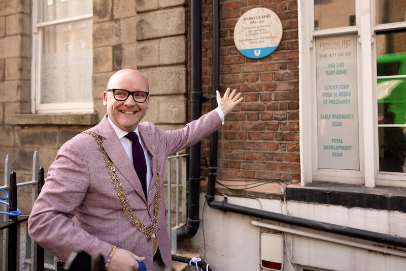 Lord Mayor of Dublin Cllr Ray McAdam unveils the commemorative plaque unveiling marking the birthplace and studio of stain-glass artist Harry Clarke at 33 North Frederick Street, Dublin. Photograph: Chris Maddaloni/The Irish Times 