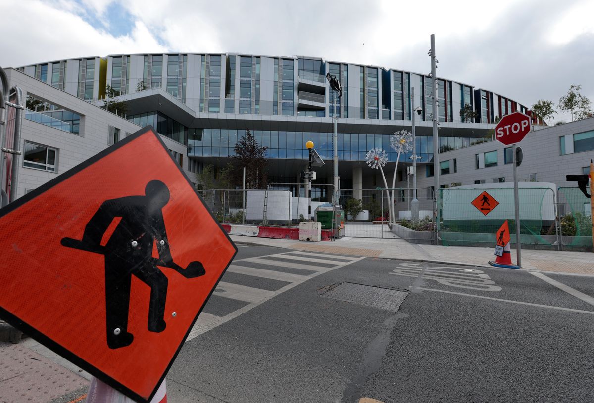 22/05/'25 The National Children's Hospital on the ground of St. James' Hospital, Rialtopictured this morning.. The hospital has again been delayed in its opening date