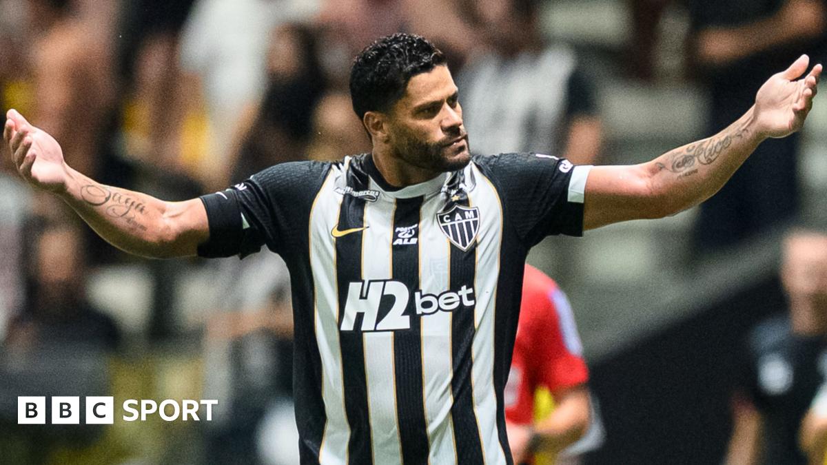 Givanildo Hulk of Atletico Mineiro celebrates