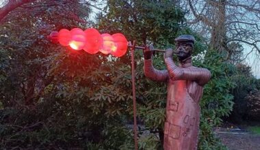 Incredible sculpture dedicated to Waterford's history of glassmaking is unveiled - News