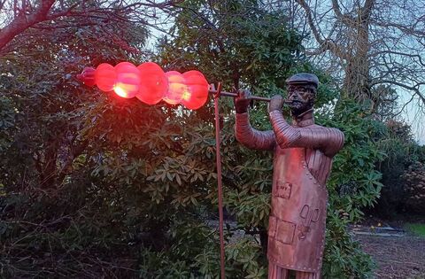 Incredible sculpture dedicated to Waterford's history of glassmaking is unveiled - News