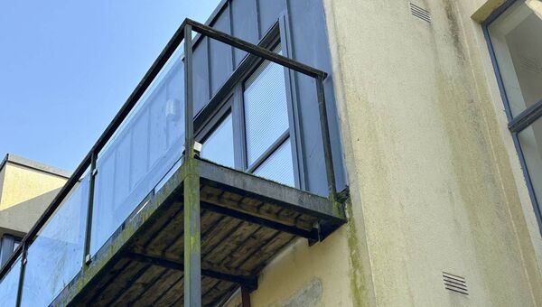 The balcony at Mount Suir Manor which the children fell from. Photo: Alex Cunningham