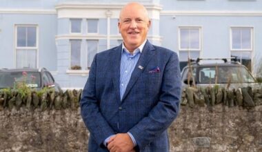 Senator forgives man jailed for threatening to kill him and the CEO of his charity