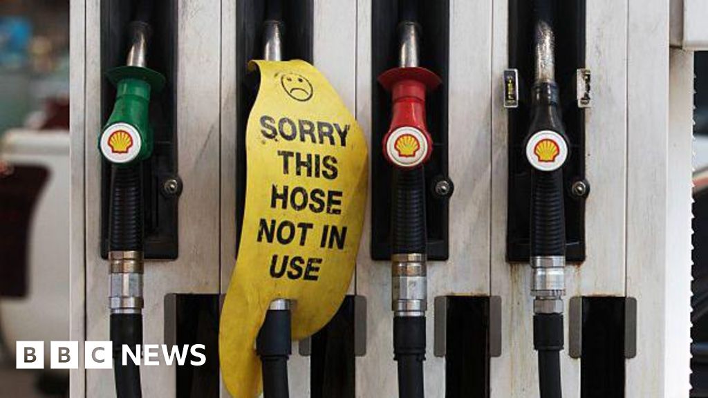 Australia fuel crisis: PM seeks to reassure Australians over supply amid panic buying - BBC
