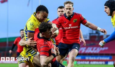 Shane Daly scores Munster's first try of the game
