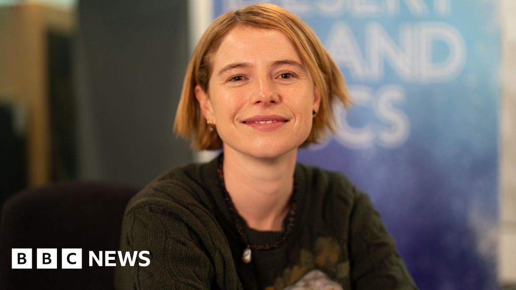 Jessie Buckley says acting helped her overcome eating disorder as a teenager - BBC