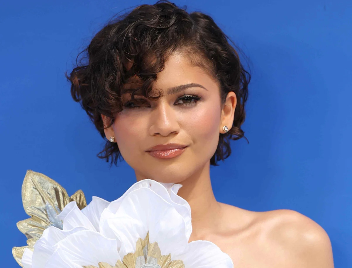 Zendaya Seemingly Confirms Her Marriage to Tom Holland by Flashing Her Wedding Band