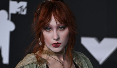 Irish singer says security guard ‘berated’ her daughter after Chappell Roan encounter