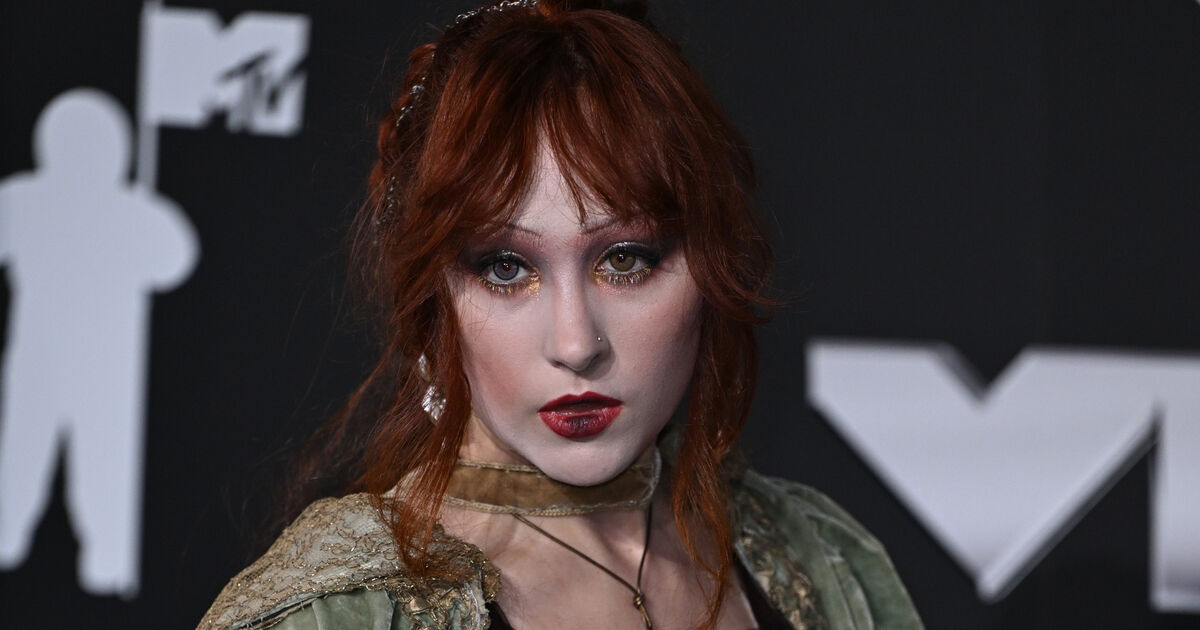 Irish singer says security guard ‘berated’ her daughter after Chappell Roan encounter