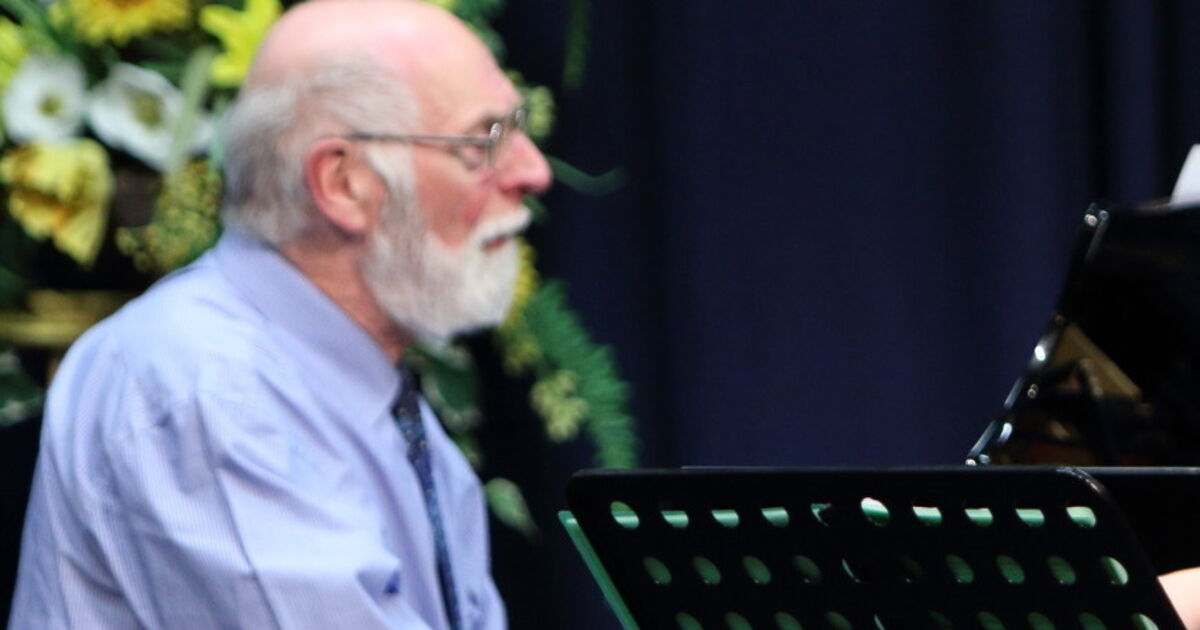 Celebrated East Cork Choral Society conductor Colin Nicholls to hang up his baton