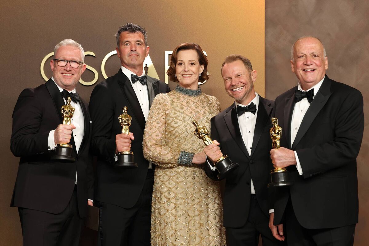 Daniel Barrett, Eric Saindon, Richard Baneham, and Joe Letteri, winners of the Best Visual Effects award for Avatar: Fire and Ash pose with Sigourney Weaver in the press room during the 98th Oscars. Picture: Frazer Harrison/Getty Images.