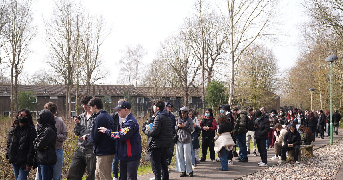 Number of cases in UK meningitis outbreak rises to 34 as students queue for third day for vaccines
