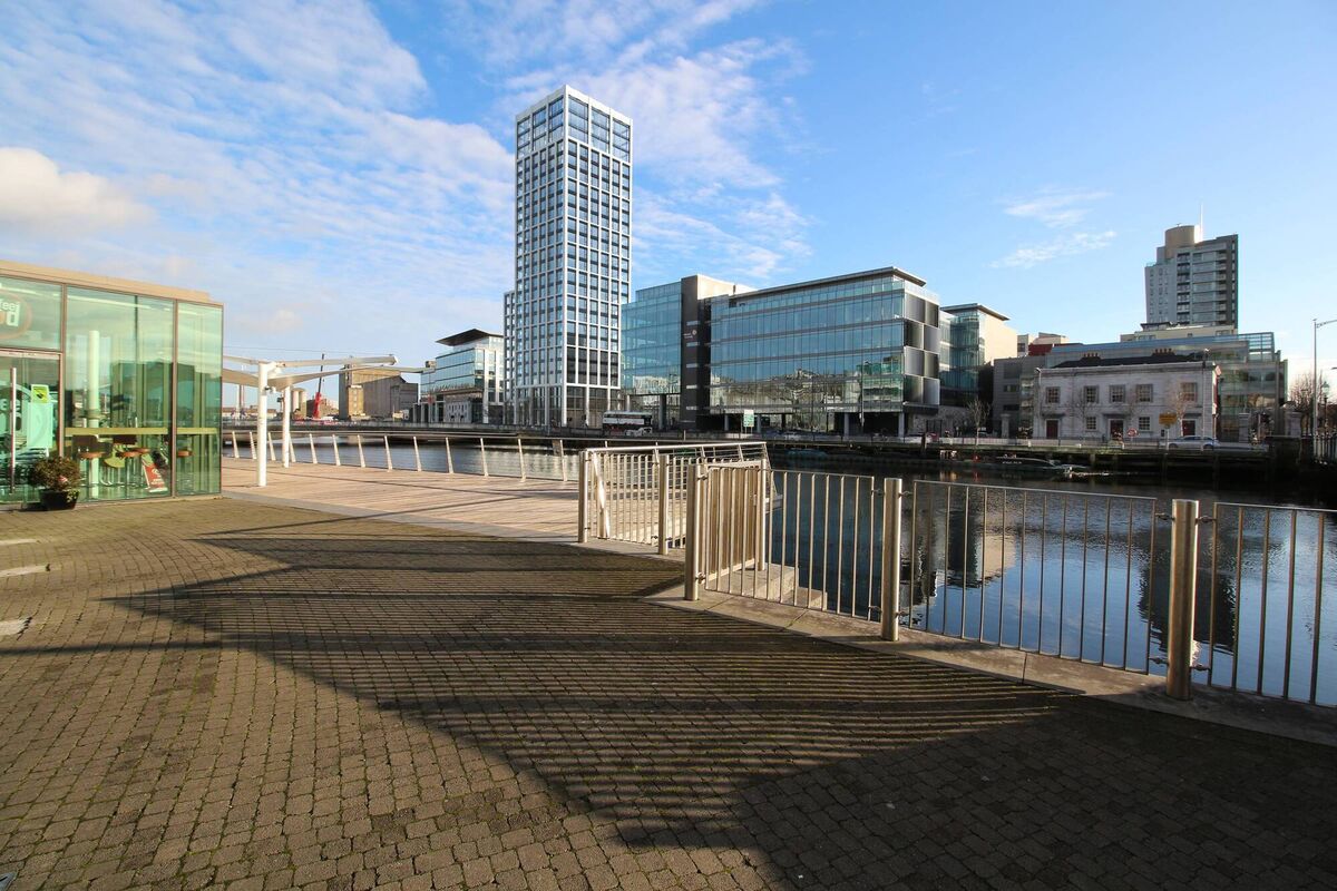 The contractor averaged two-and-a-half floors per day with a crew of 30 specialist workers on each 12-hour shift.