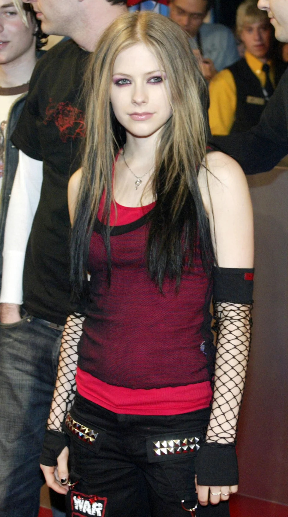 EDMONTON, AB - APRIL 4:  Musician Avril Lavigne arrives for the JUNO Awards ceremony at the Rexall Centre April 4, 2004 in Edmonton, Alberta, Canada.  (Photo by Donald Weber/Getty Images)