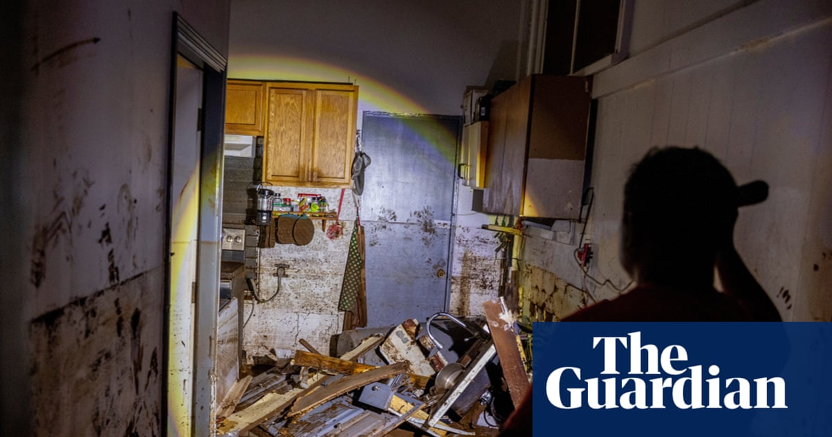 Hawaii assesses damage left by worst flooding in more than 20 years | Hawaii