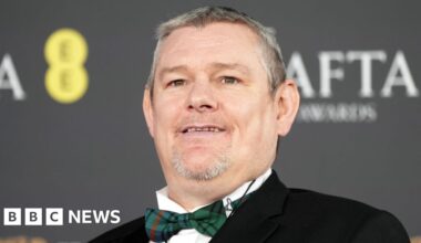 Saturday Night Live criticised for 'hurtful' Tourette's sketch - BBC