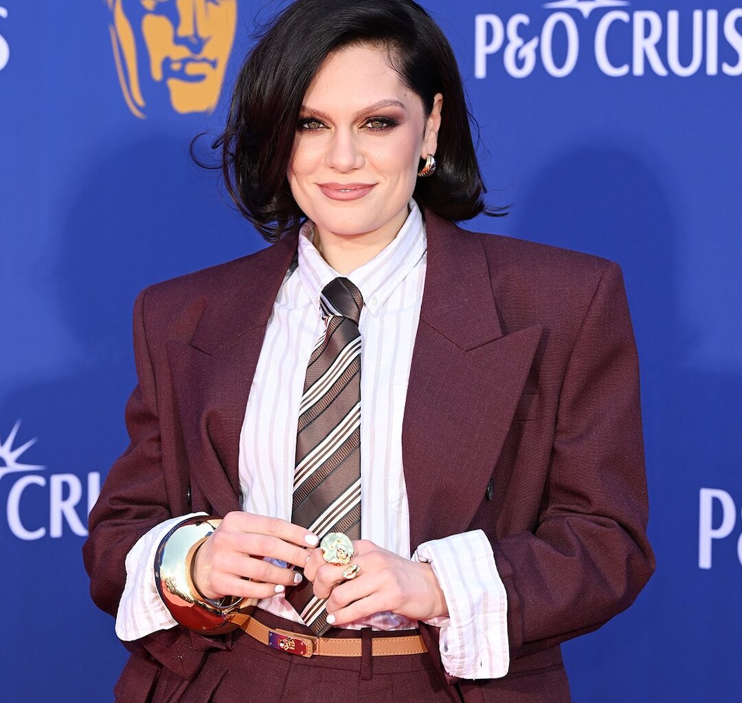 Jessie J Hospitalized After Hitting Head, Broken Neck Concern 