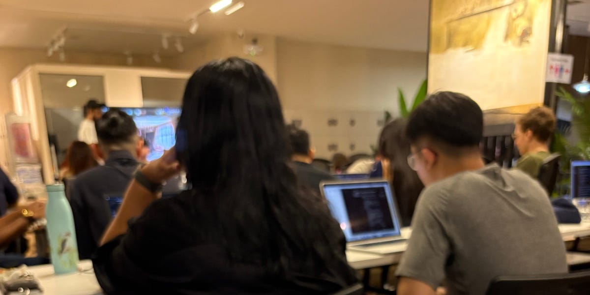 5 Lessons From a Weekend Vibe Coding Class As a Non-Technical Person