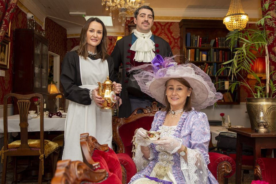 Wicklow People reporter Eoin Mac Raghnaill with Norma Tracey and Audrey Whelan from Victorian Tea Times on Arklow Main Street. Photo: Michael Kelly