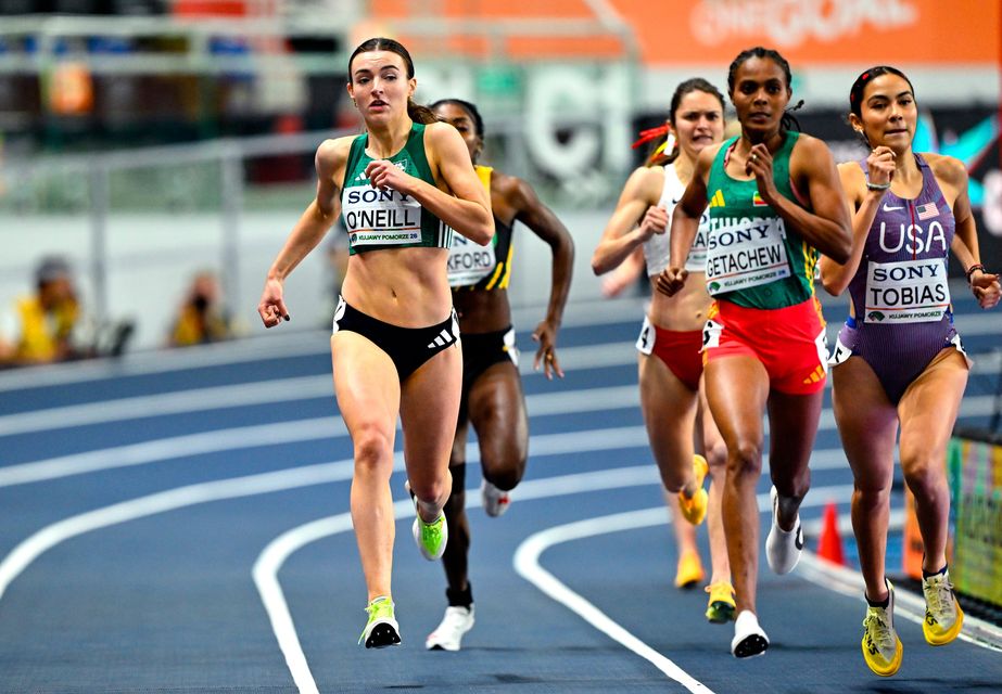 Maeve O'Neill of Ireland, left, competing in the women's 800m heats during day one of the World Athletics Indoor Championships at Kujawsko-Pomorska Arena in Torun, Poland. Photo by Sam Barnes/Sportsfile