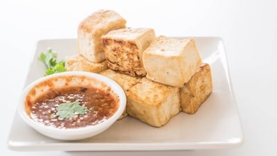 Deepsikha Jain combines supplements, dairy like low-fat paneer, and nutrient-dense plants for a protein-packed vegetarian diet. (Freepik)