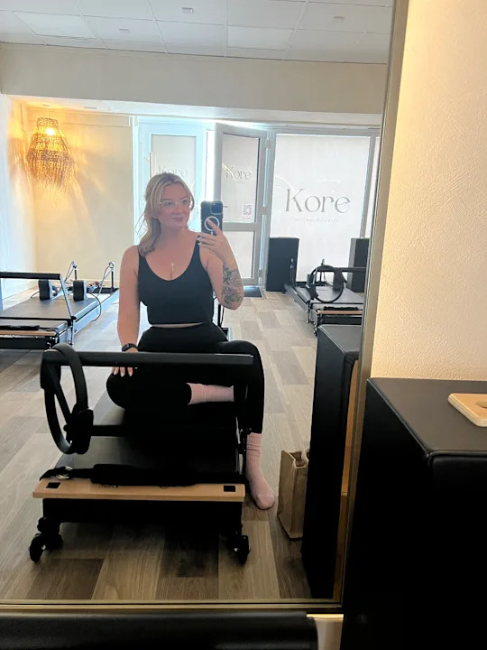 Katie in a mirror selfie