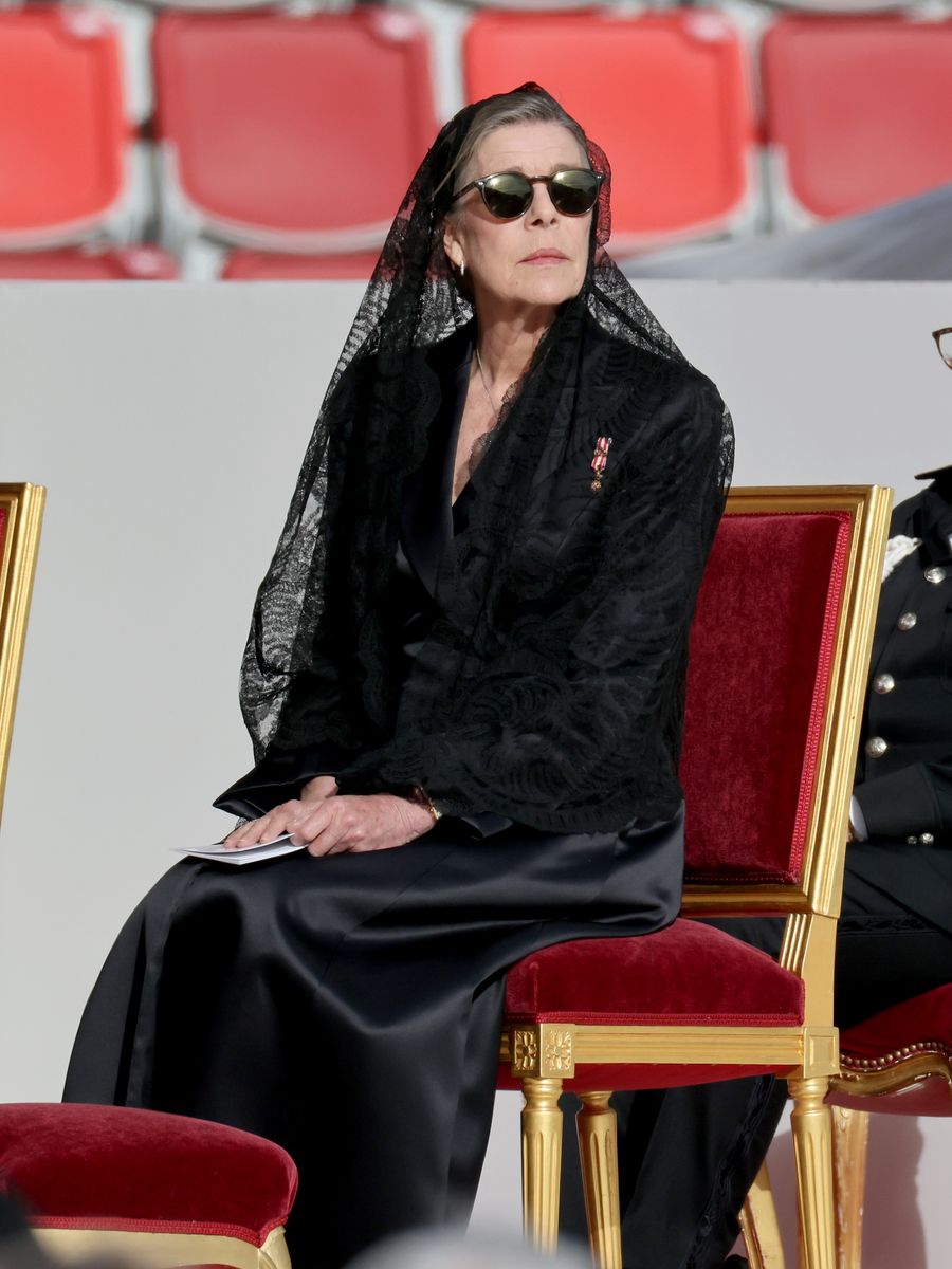 Princess Caroline’s ensemble carried a deeper emotional resonance. She wore a tailored black coat by Giorgio Armani, paired with black gloves and classic Christian Louboutin heels. 