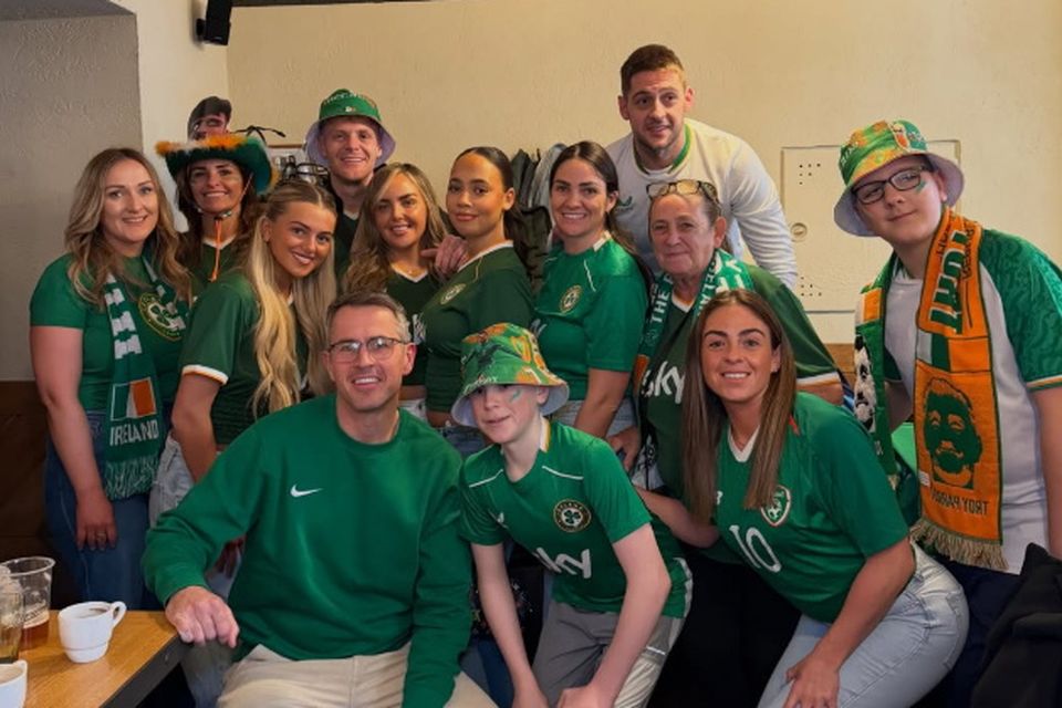 Members of Troy Parrott's family pose alongside RTÉ Radio 1 Liveline presenter Kieran Cuddihy at a bar in Prague ahead of tonight's crucial match with Czechia. Pitcture: RTÉ