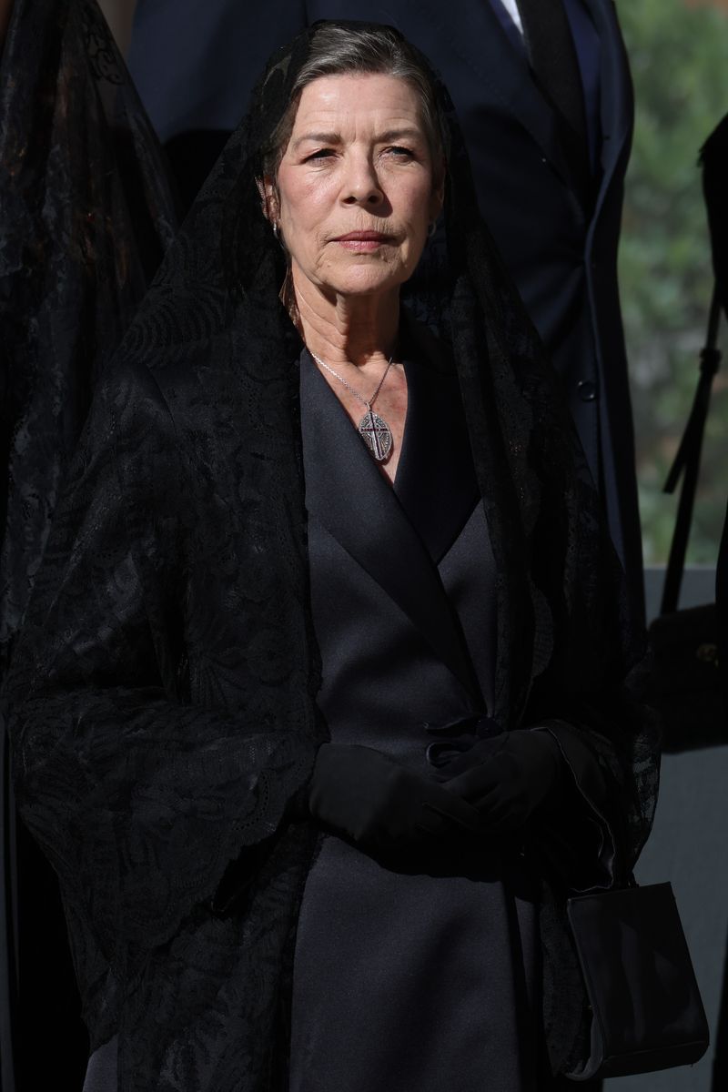 At the heart of the visual narrative were Princess Caroline of Hanover and her daughter Charlotte Casiraghi, both adhering strictly to Vatican protocol. 