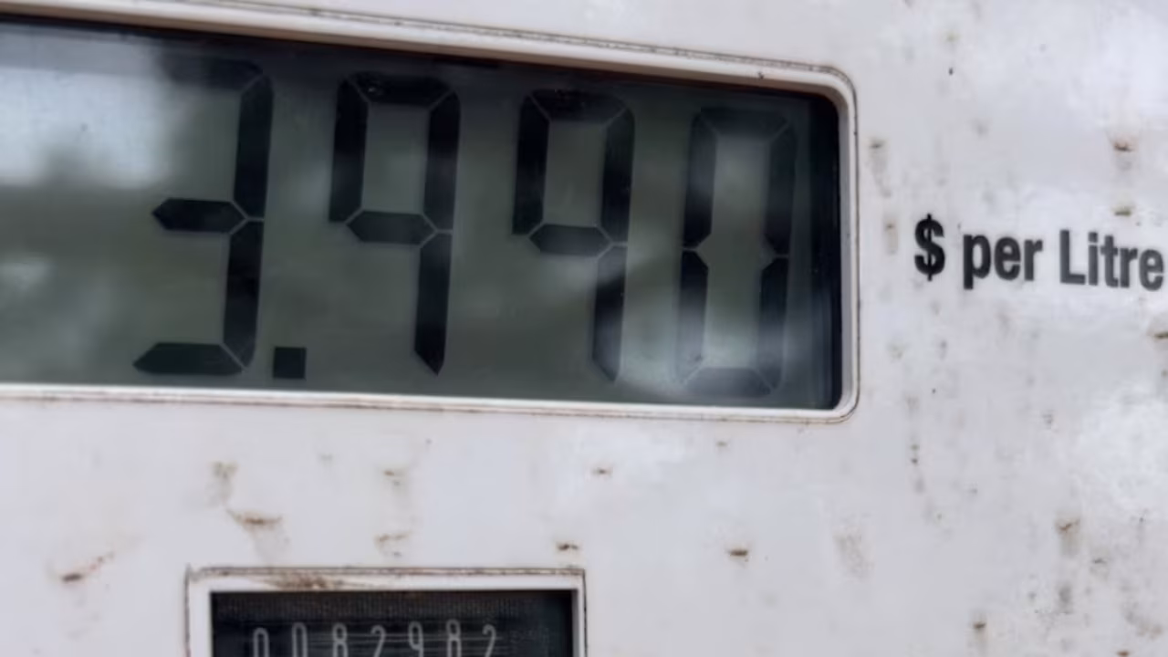 Fuel prices hit $2.20 as NRMA calls for ACCC crackdown on servos