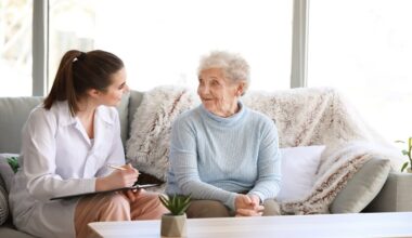 Elderly patient speaking with a doctor during a medical consultation about memory concerns
