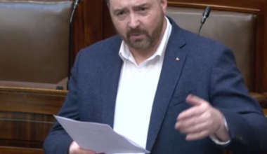 Donegal TD warns of impending mental health epidemic because of social media algorithms - Highland Radio