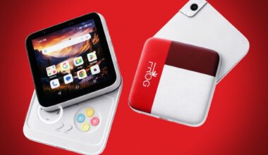 Compact Frog RS1 smartphone hides gamepad or keyboard under square display
