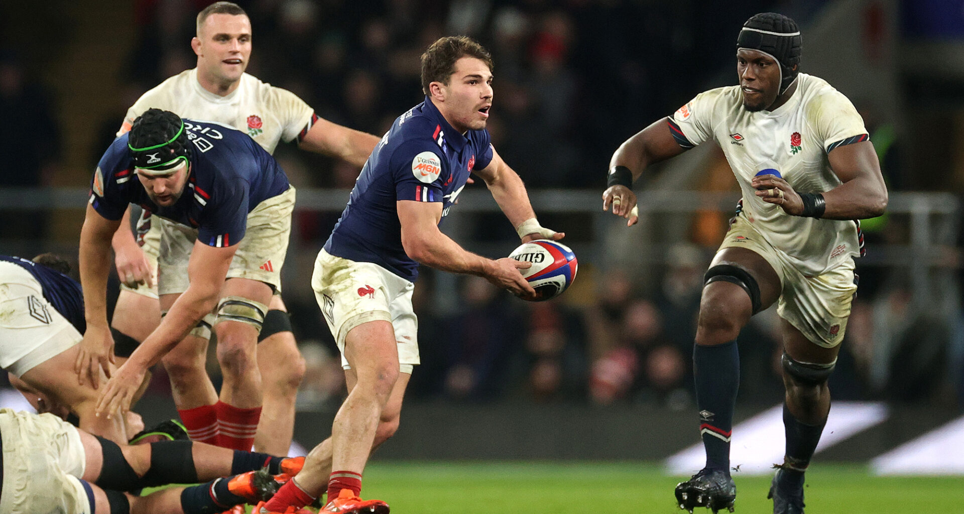 France's Antoine Dupont passes the ball as England's Maro Itoje moves to challenge during the 2025 Six Nations match