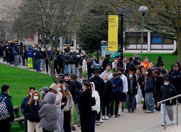 Students in Kent queue for medicine?after deadly meningitis B outbreak