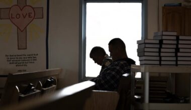 How does regular church attendance affect mental health? – Deseret News