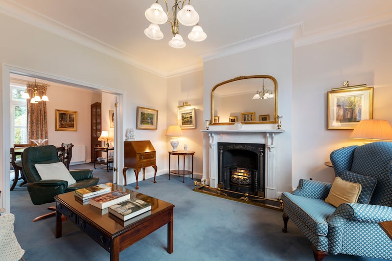 Livingroom into diningroom