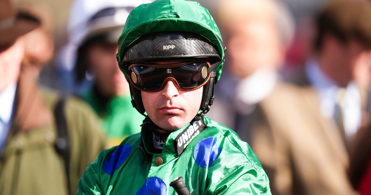 Declan Queally and Nico de Boinville shake hands after Davy Russell acts as peacemaker – The Irish Times