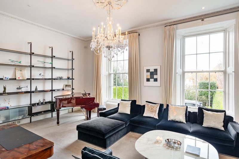 Front reception room with piano