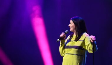 The comedian radiates charm and joy in upbeat show – The Irish Times