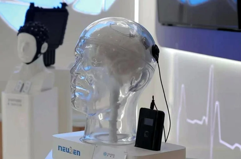 China approves the world's first brain implant for medical patients for commercial use