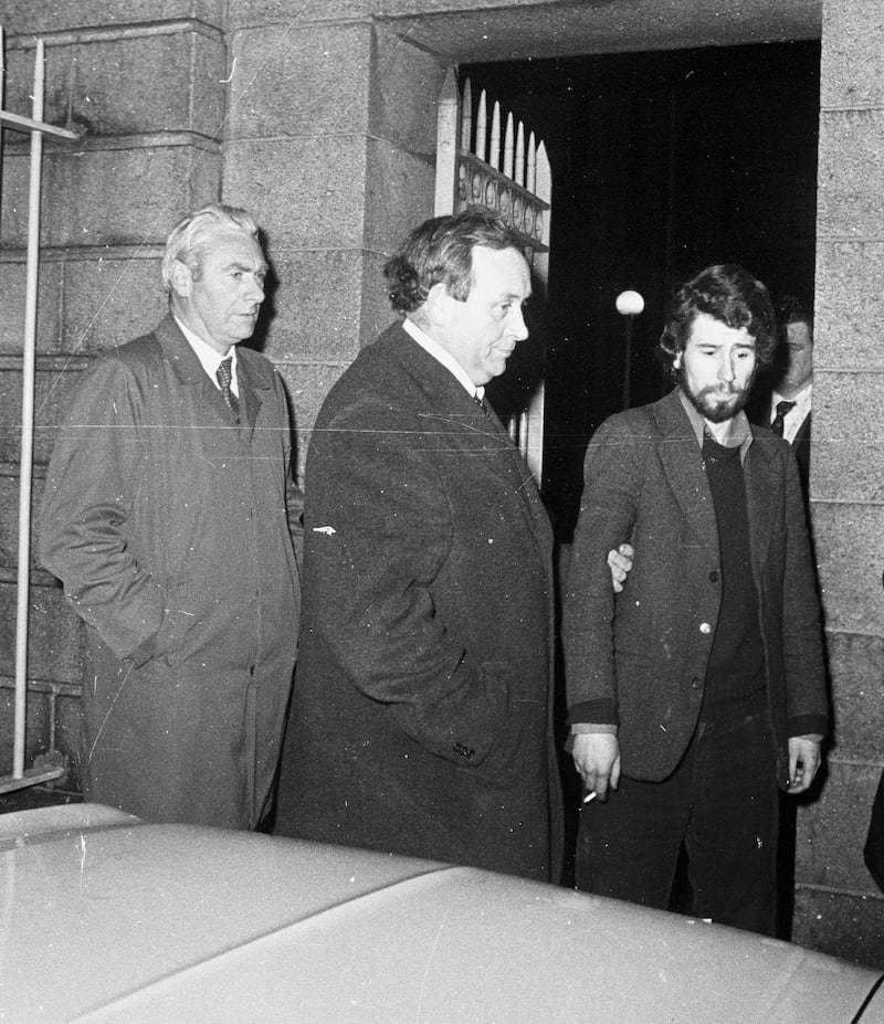 1976 - 9/4/1976 - Osgur Breatnach (right) being arrested outside the High Court, in Dublin, on April 9th, 1976. Photograph: Dermot O'Shea