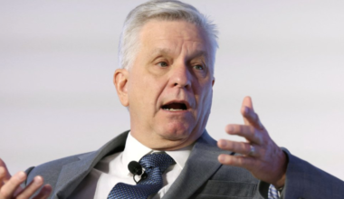 Oil Shock Pauses Fed Rate Cuts As US Eyes Kharg Island