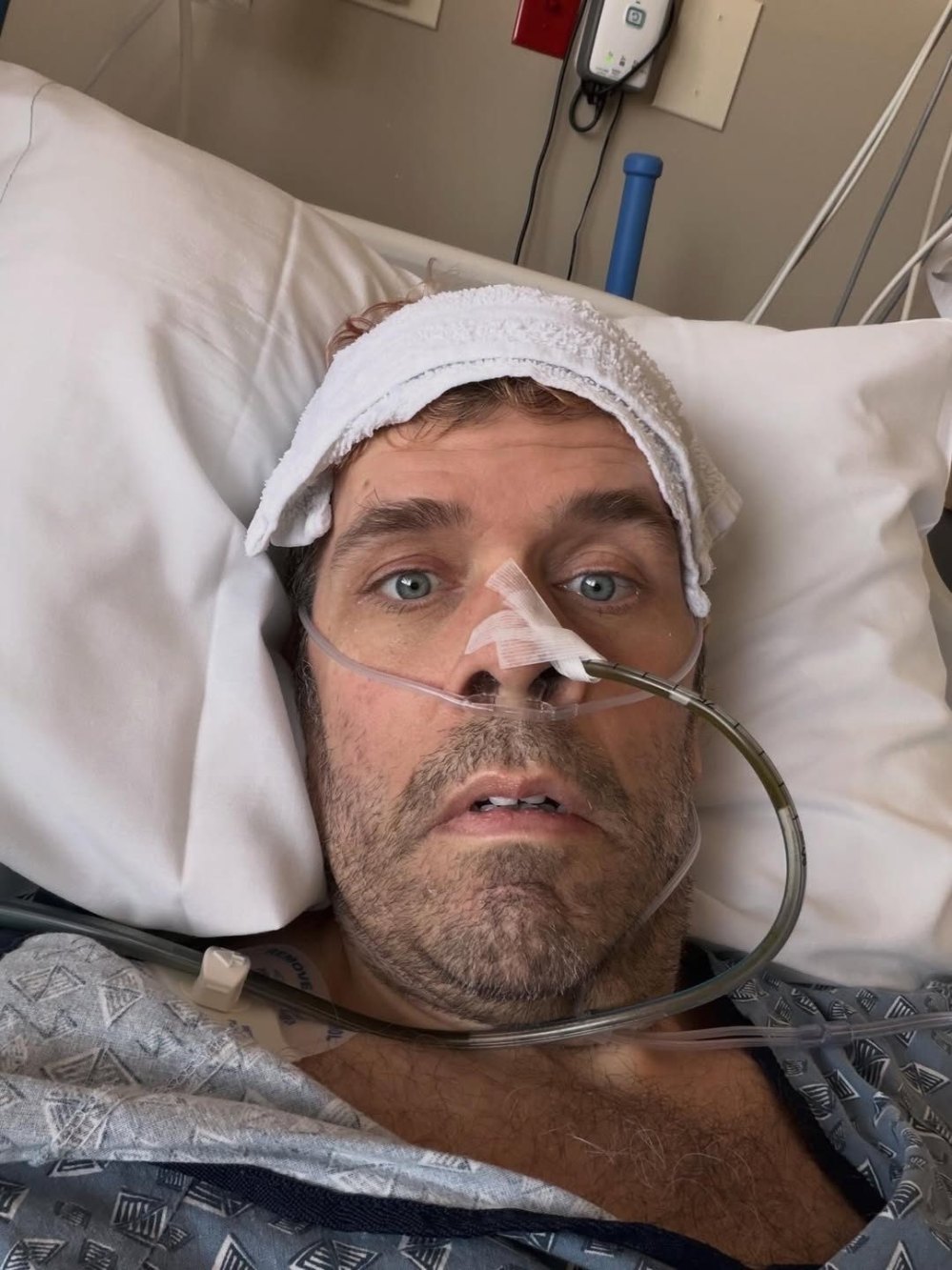Perez Hilton Posts Dramatic Hospital Pics Amid Health Issue 1