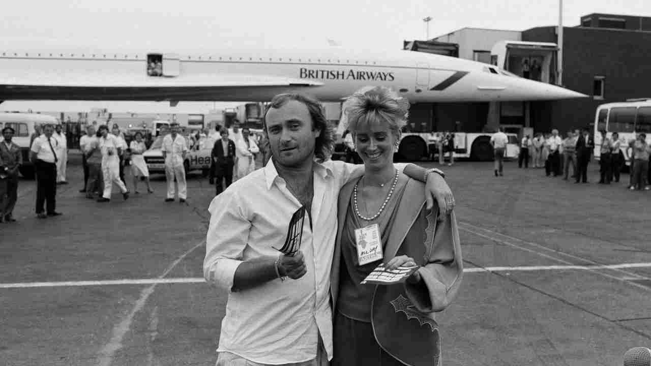 Phil Collins and his wife in front of Concorde in 1985