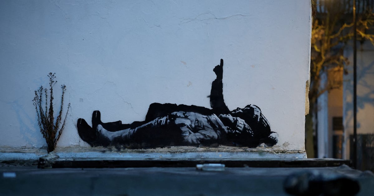 Banksy Identified as 53-Year-Old Bristol Artist Robin Gunningham - 조선일보