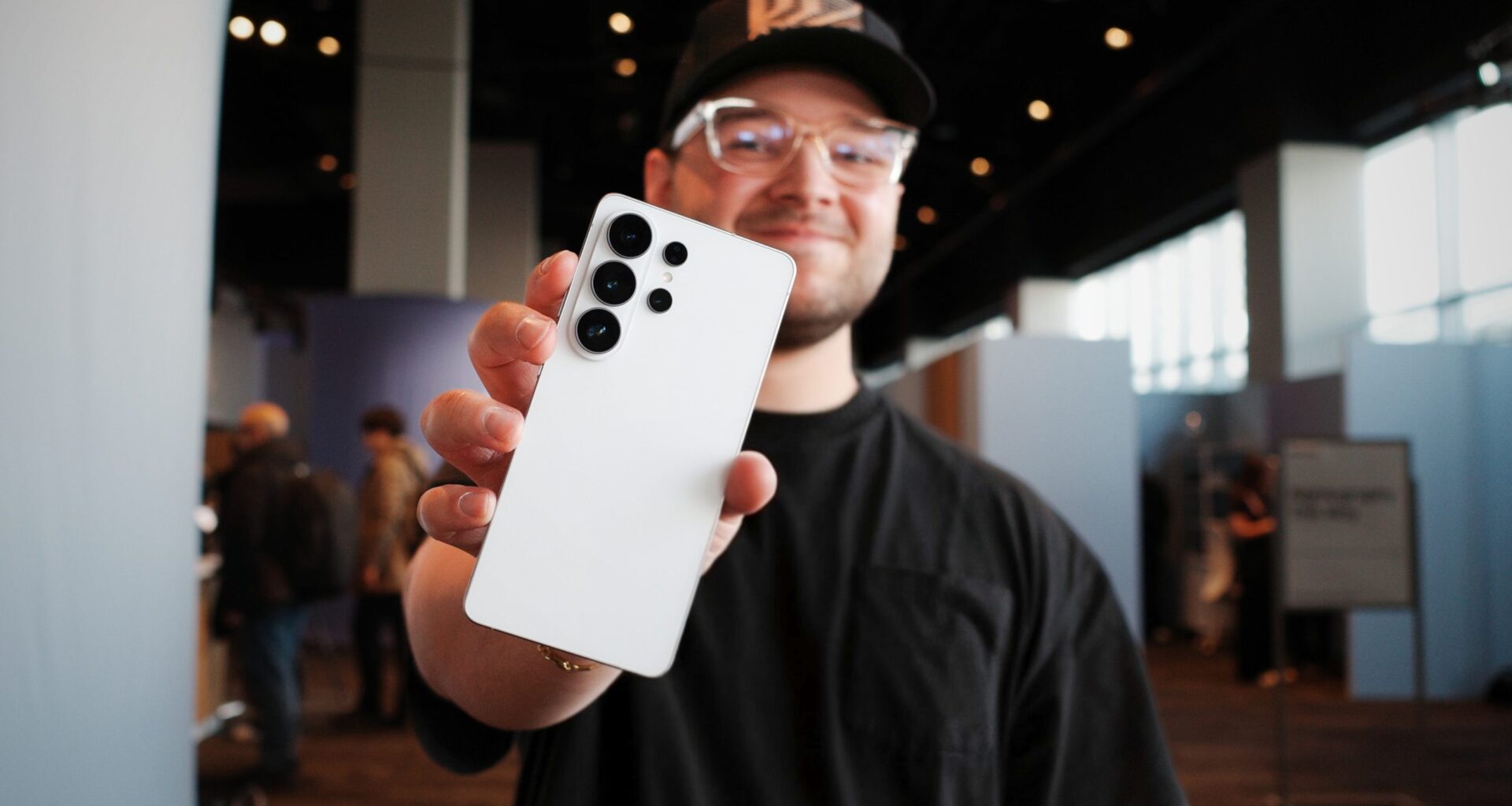 [Q&A] A First Look at Galaxy S26 Ultra and Buds4 Pro with Parker Burton