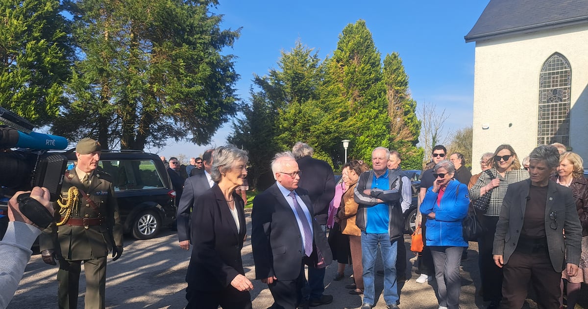 funeral service honours late singer Dolores Keane – The Irish Times