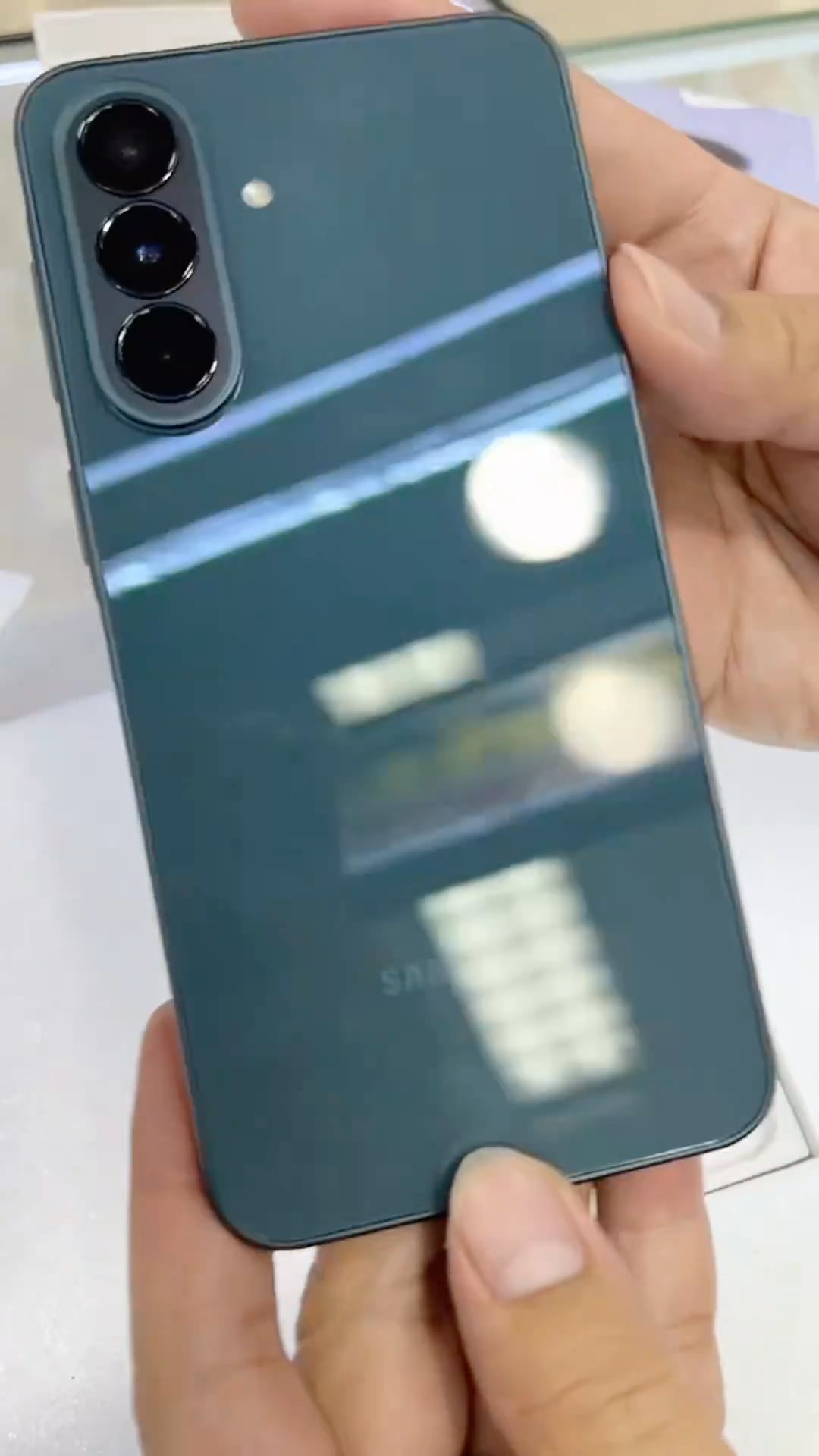 samsung galaxy a37 unboxing video (02)