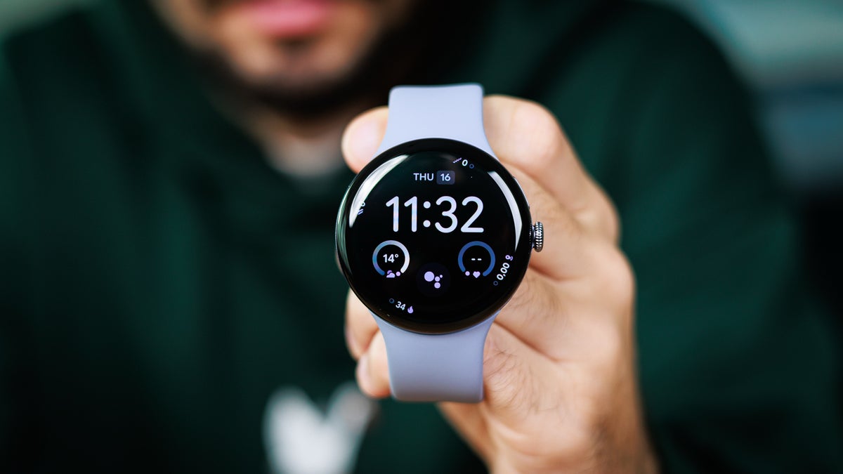 This Pixel Watch update makes the Apple Watch's call screen feel less untouchable